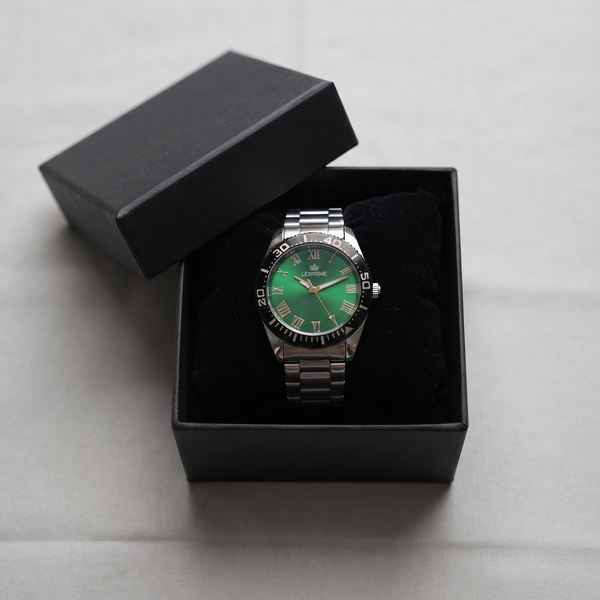 Silver chai green dail